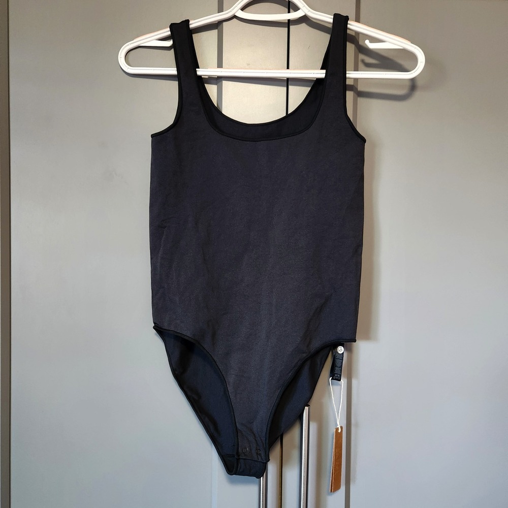 New SKIMS Essential Scoop Neck Bodysuit Womens Onyx Black XXS XS NWT Sleeveless
